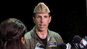Velitel základny v Jacksonvillu Michael Connor promluvil o nehodě letadla na Floridě, na palubě bylo i několik příslušníků armády