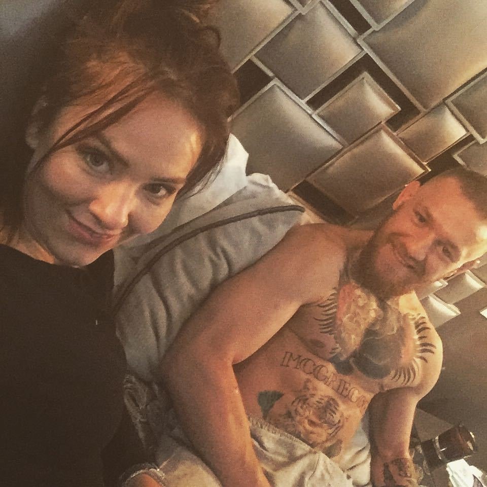 Pár snů; Dee Devlinová a bojovník MMA Conor McGregor.