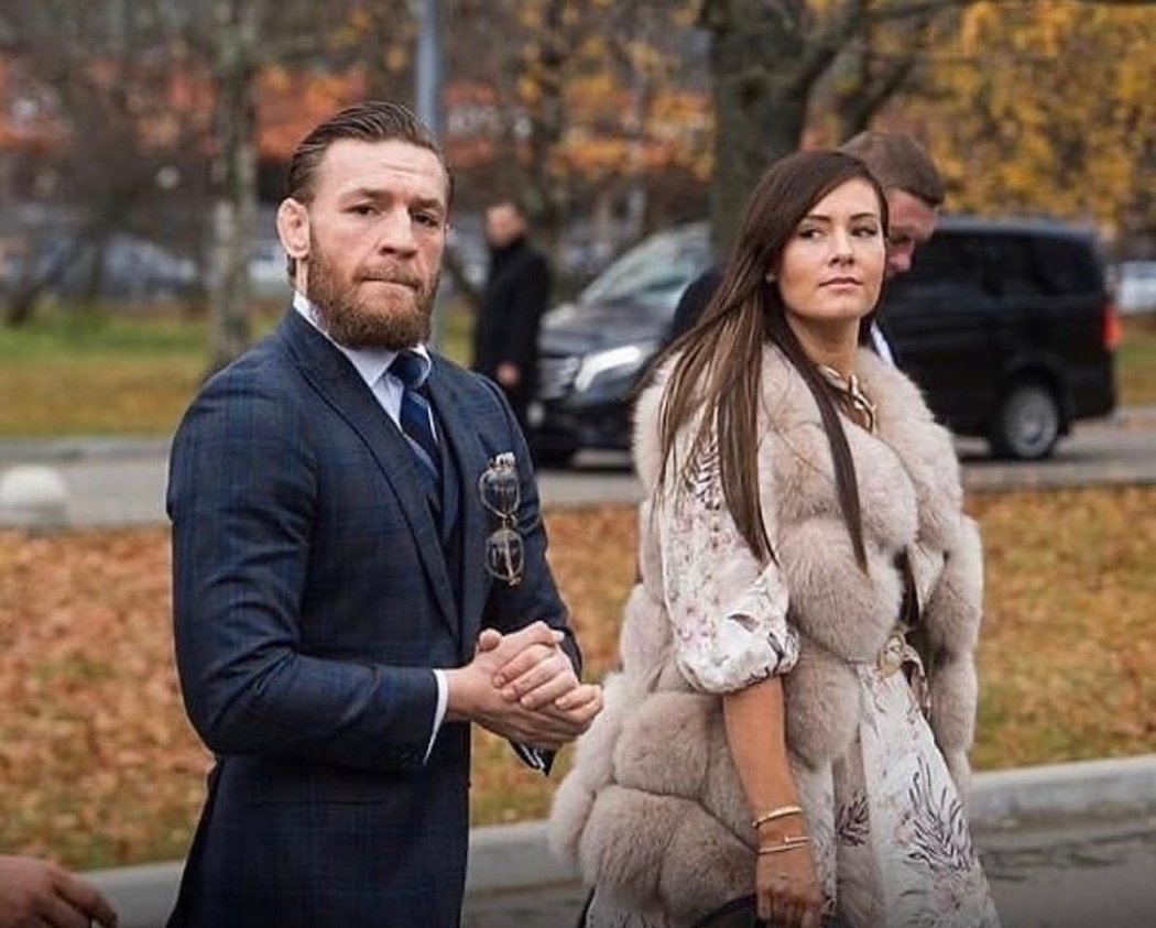 Dee Devlinová a Conor McGregor.