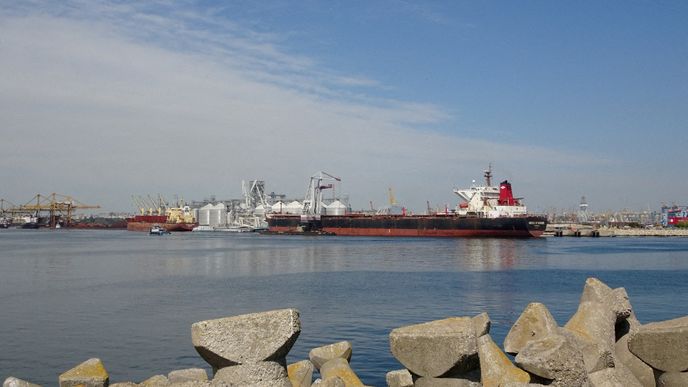 Terminál na překládku obilí v rumunském přístavu Konstanca