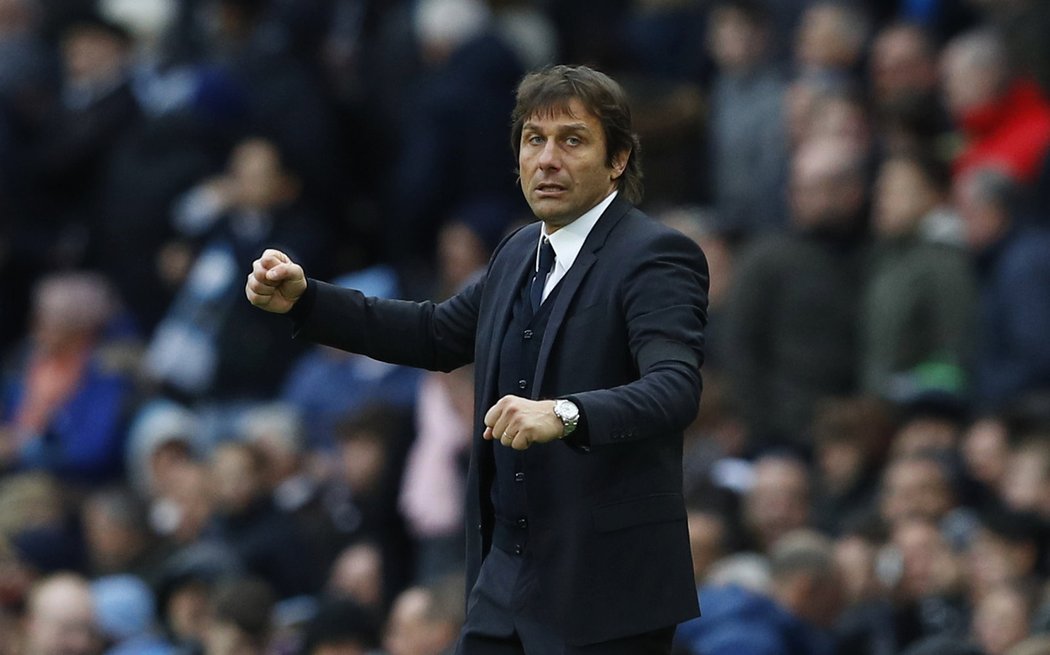 Trenér Chelsea Antonio Conte nechápe, že by mohli jeho týmu odečíst body