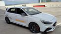 Kvůli sportovním verzím běžných hatchbacků se rozměry sportovních pneumatik rozšíří směrem dolů na 18 palců Kvůli sportovním verzím běžných hatchbacků se rozměry sportovních pneumatik rozšíří směrem dolů na 18 palců