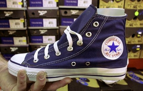 V továrnách na legendární Converse týrají dělníky!