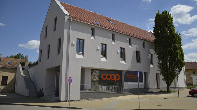 Přestavba prodejny COOP v Lednici je dílem ateliéru Létající inženýři.