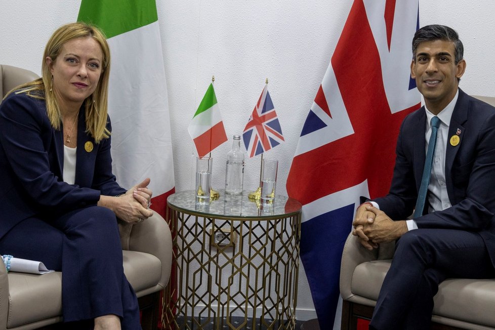 Klimatická konference COP27 v Egyptě: Italská premiérka Giorgia Meloniová a britský premiér Rishi Sunak (7. 11. 2022)