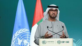 Historická dohoda v Dubaji: 200 zemí se shodlo na odklonu od fosilních paliv, oznámil sultán
