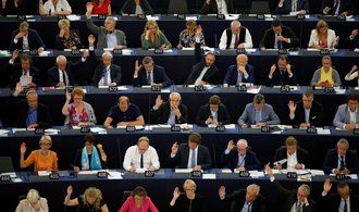 Europarlament odmítl dvojí kvalitu potravin, vyzval ke změně normy o nekalých obchodních praktikách 
