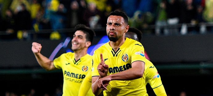 Francis Coquelin slaví gól do sitě Liverpoolu