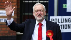 „Corbyn a špion komoušů.“ Šéfa britské opozice ohrožuje československý agent