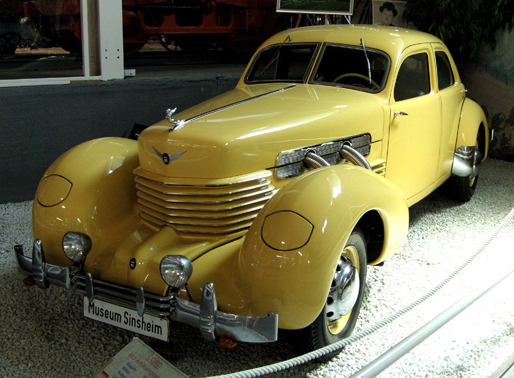 Krásný žlutý Cord 812S Supercharged si mohou návštěvníci prohlédnout v německém dopravním muzeu v Sinsheimu.
