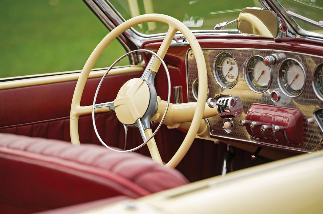 Cord 810 2-door Convertible Phaeton Sedan (1936)