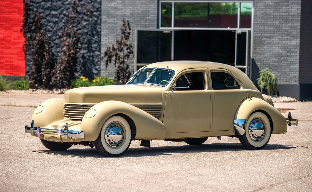 Cord 812 Beverly Sedan Bustleback (1937)