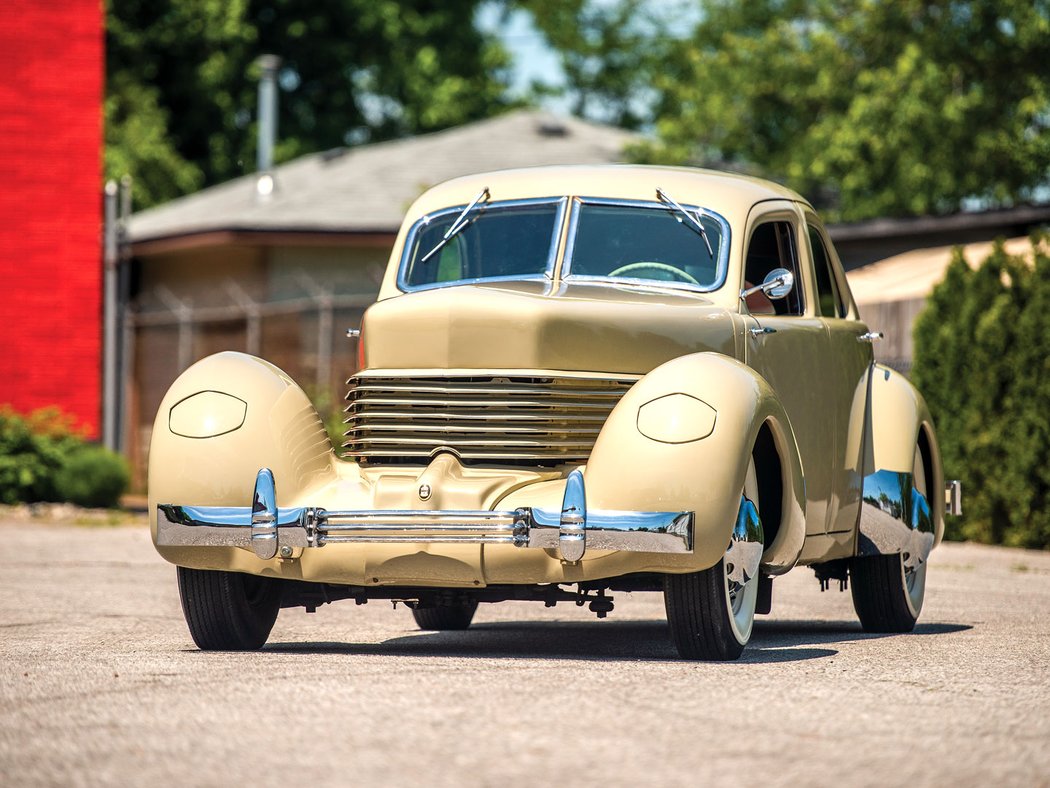 Cord 812 Beverly Sedan Bustleback (1937)