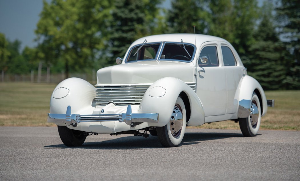 Cord 812 Beverly Sedan Bustleback (1937)