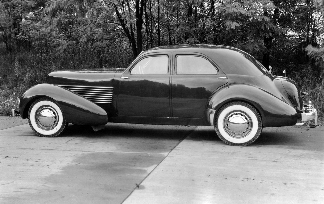 Cord 812 Beverly Sedan Bustleback (1937)