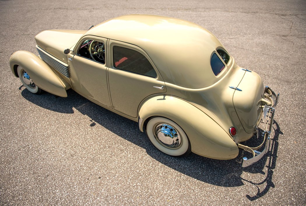 Cord 812 Beverly Sedan Bustleback (1937)