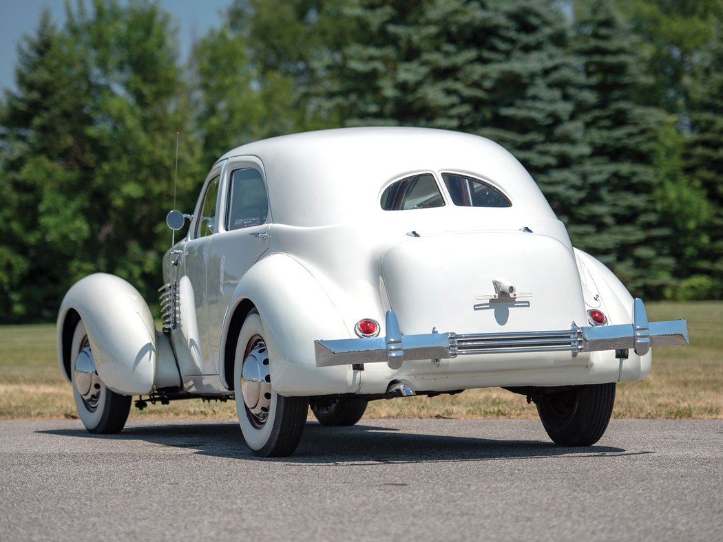 Cord 812 Beverly Sedan Bustleback (1937)