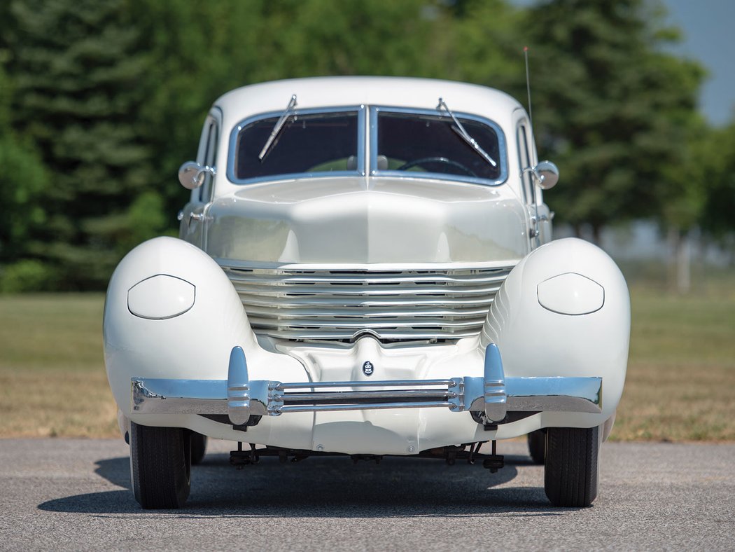 Cord 812 Beverly Sedan Bustleback (1937)