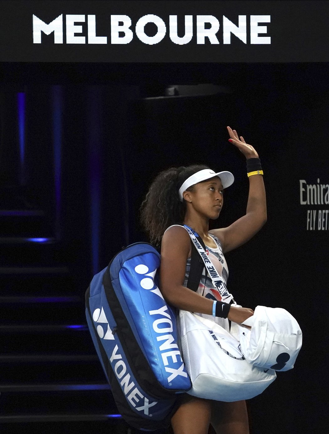 Před Ósakaovou dnes skončily jiné bývalé šampionky Australian Open: Serena Williamsová, která turnaj vyhrála sedmkrát a usiluje o 24. grandslamový titul, i Dánka Caroline Wozniacká. Ta získala trofej v roce 2018.