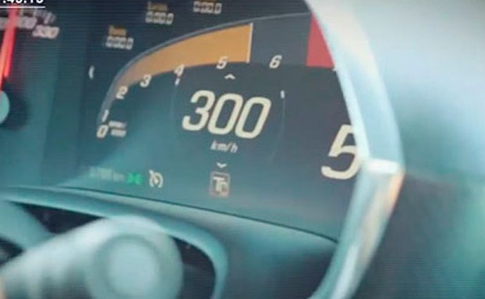 Video: Chevrolet Corvette Stingray umí 300 km/h, i na německé dálnici