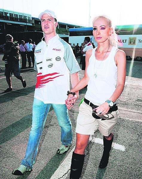 Uhlazený Ralf Schumacher kdysi v paddocku F1 a nyní při návštěvě ČR.