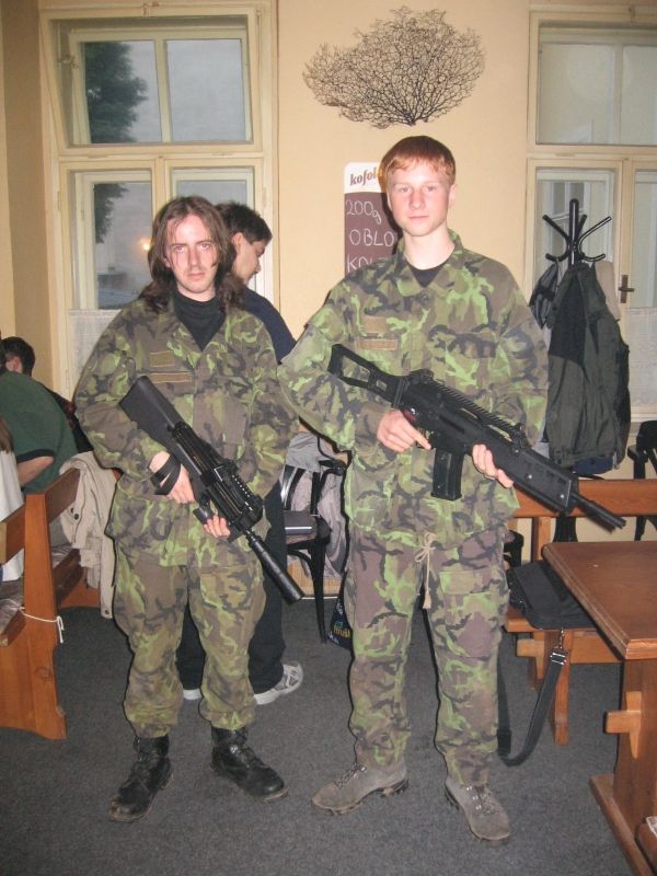 Ukázky předchůdců cosplaye z českého Animefestu 2005.