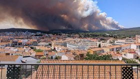 Hoří na španělském pobřeží Costa brava (červenec 2026)