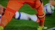 Útočník Chelsea Diego Costa zajel velmi nešetrně do brankáře West Hamu Adriana