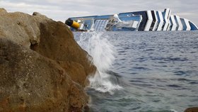 Costa Concordia  u břehů ostrova Giglio už dluho v celku nevydrží, tvrdí odborníci