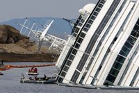 Oběti z lodě Costa Concordia vyprostili záchranáři až dnes