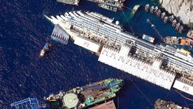 Vyzvednutí vraku výletní lodi Costa Concordia