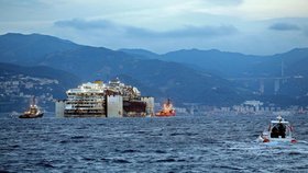 Na palubě lodi Costa Concordia zahynulo 32 lidí.