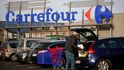 Francouzská vláda se postavila proti převzetí národního řetězce Carrefour