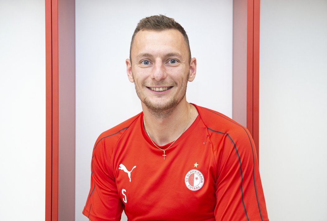 Opora fotbalové Slavie Vladimír Coufal měl nakročeno do Sparty, kterou mu rozmluvila manželka Hana