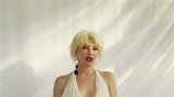 Courtney Love hubne růstovým hormonem