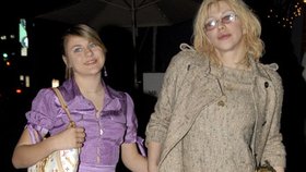 Courtney Love brala při početí dcery Frances Bean heroin. O těhotenství věděla a nevadilo a ani to ji nezastavilo.