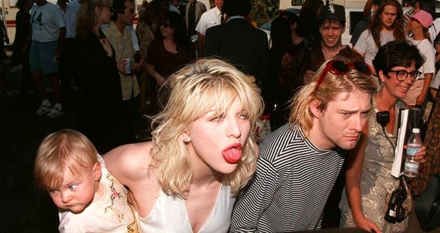 Kurt Cobain se svou ženou a dcerou