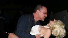 Courtney Stoddenová a její exmanžel Doug Hutchinson