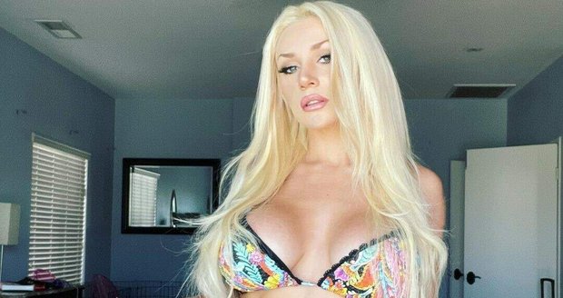 Courtney espera Courtney espera