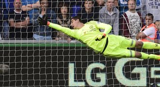 Překvapivá čísla. Courtois je nejhorší brankář v Premier League