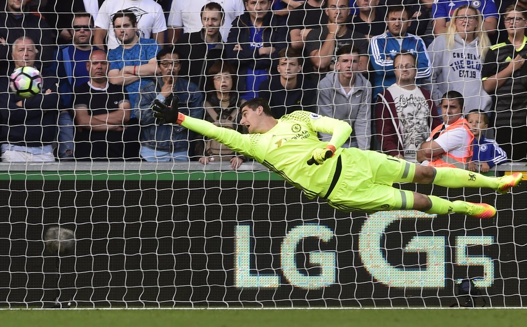 Brankář Chelsea Thibaut Courtois nepodává v této sezoně optimální výkony