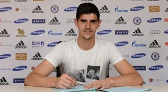 Čechův rival zůstane v Chelsea. Courtois dostal smlouvu na pět let