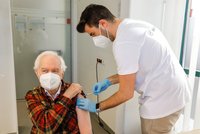 V Rakousku začal platit zákon o povinném očkování. Drakonické pokuty se teprve chystají