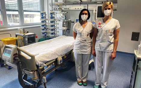 Zdravotní sestry Hana Žemlová (vlevo) a Pavla Ďásková mají v péči 91 pacientů.