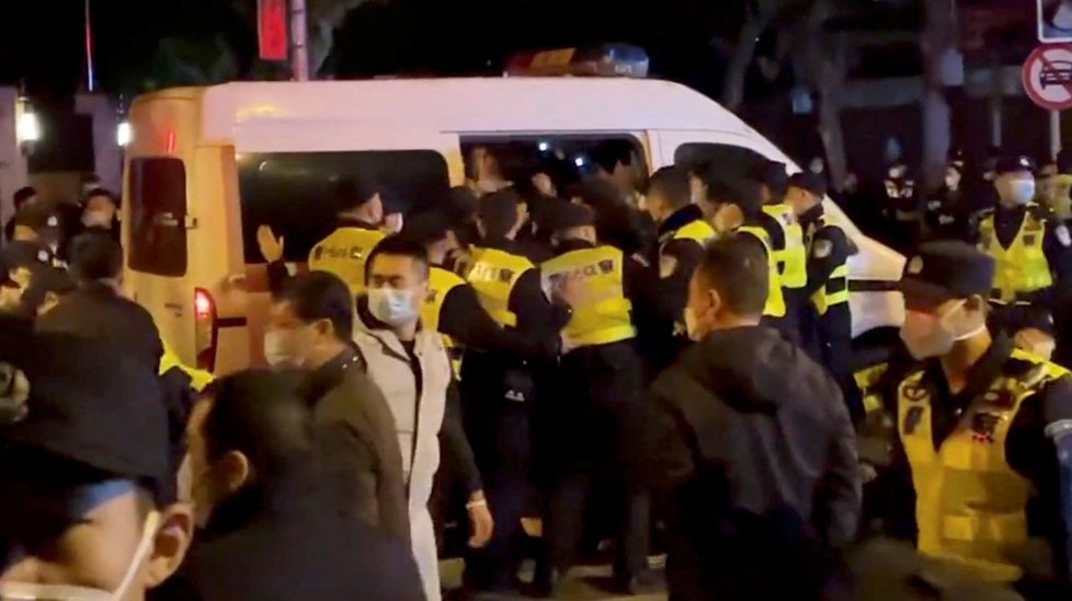 Protesty v Číně kvůli přísným covidovým opatřením