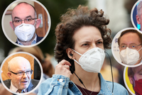 Dva roky s covidem v Česku: 5 ministrů, dluhy a miliony vakcín. Teď je tu poslední rozvolnění