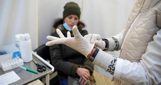 Rusko začne kontrolovat zdravotní stav cizinců. Vyšetření zahrne testy na HIV i syfilis