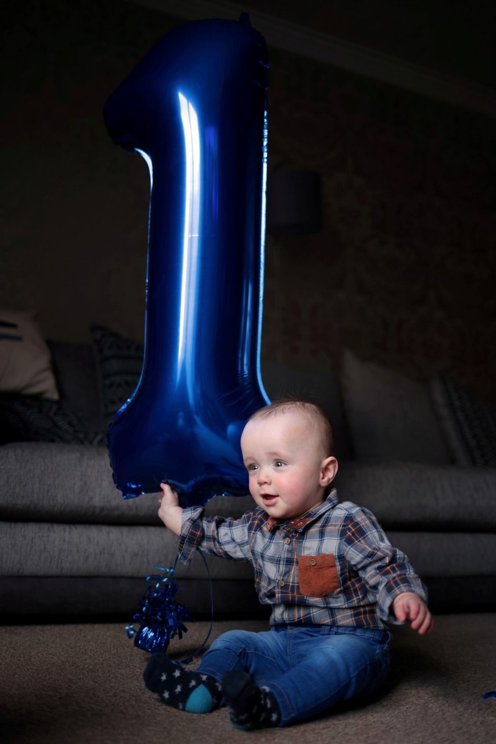 Theo se narodil předčasně a navíc byl covid pozitivní. Těžký start do života ale zvládl a v dubnu 2021 oslavil své první narozeniny.
