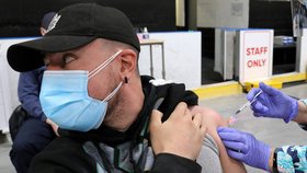 Očkování na covid v Torontu.