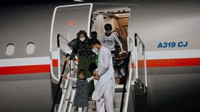 Třetí evakuační let z Afghánistánu přistál v Praze.